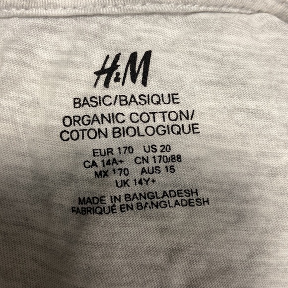 H&M basics T-shirt - Picture 2 of 2